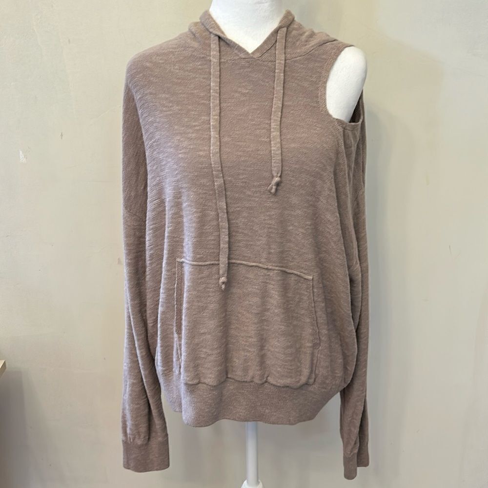 roan and ryan tan cut out shoulder long sleeve hooded sweater Size L EUC